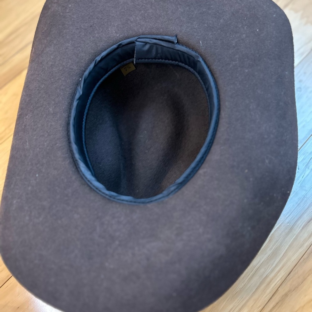 Cowgirl Cowboy Western Felt Hat with star studded band - Picture 8 of 9